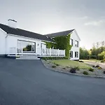The Waterfront House Country 3*