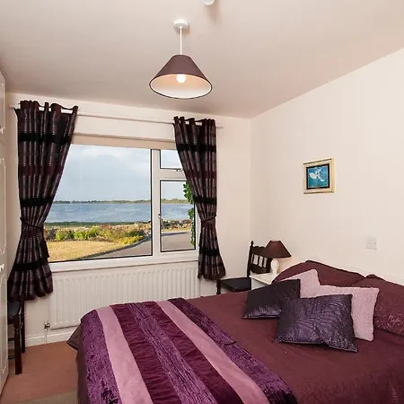 The Waterfront House Country 3*