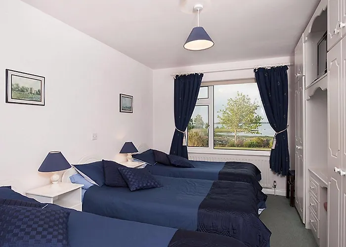 Oda ve Kahvaltı The Waterfront House Country Oughterard