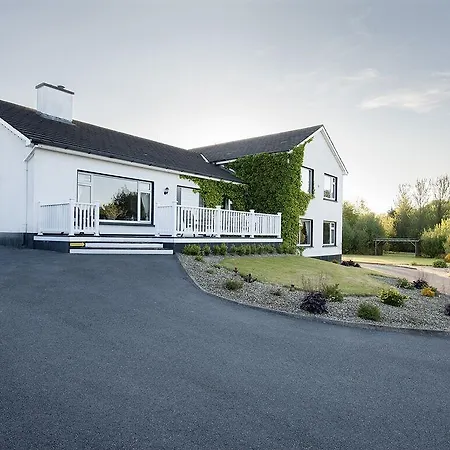 The Waterfront House Country 3*