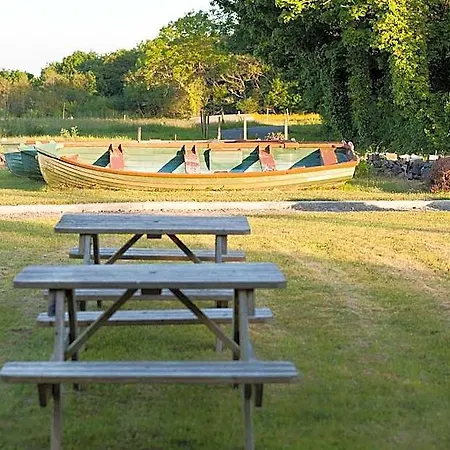 The Waterfront House Country Bed & Breakfast