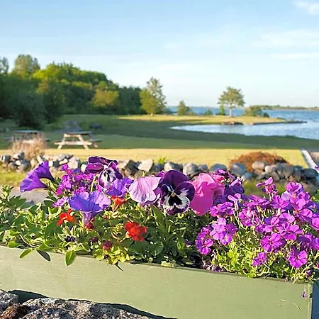 The Waterfront House Country Bed & Breakfast 3*