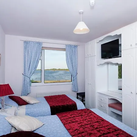 The Waterfront House Country 3*