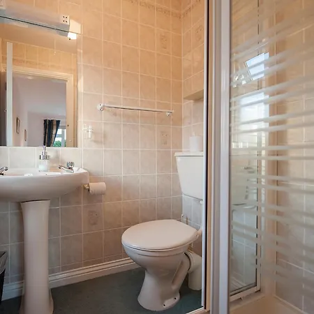 The Waterfront House Country 3*