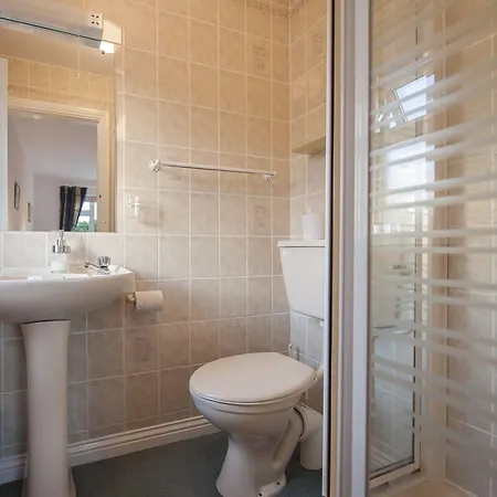 The Waterfront House Country 3*