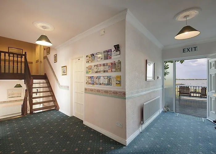 The Waterfront House Country 3*