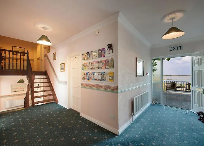 The Waterfront House Country 3*