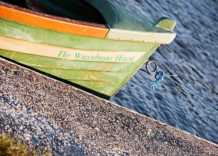 The Waterfront House Country