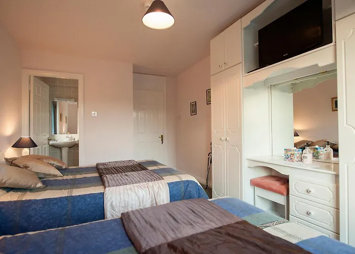 The Waterfront House Country Bed & Breakfast